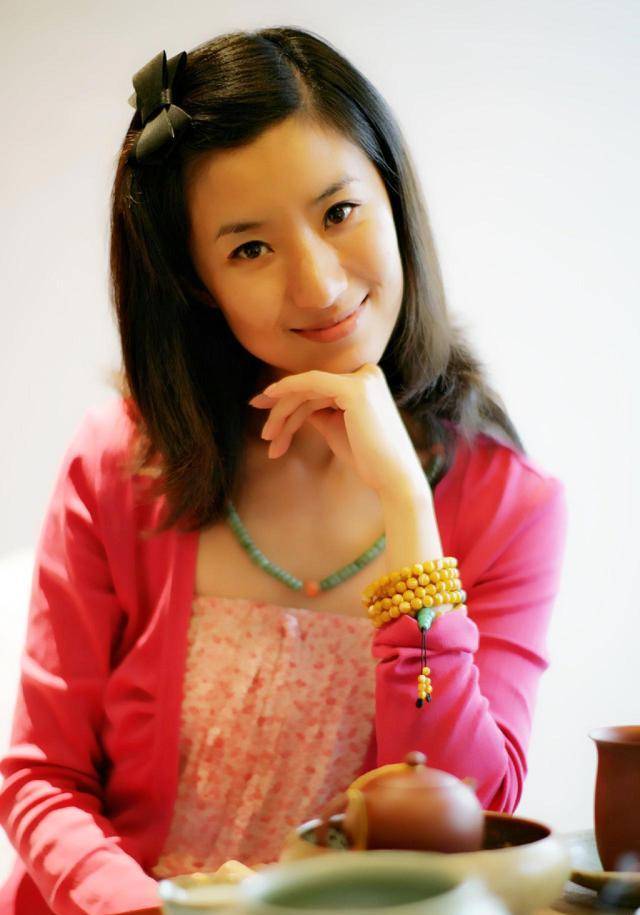 玉人主持冀玉华 一结业就被央视正式任命 如今41岁了还是独身‘米乐M6官方入口’(图3)
玉人主持冀玉华 一结业就被央视正式任命 如今41岁了还是独身‘米乐M6官方入口’(图3)