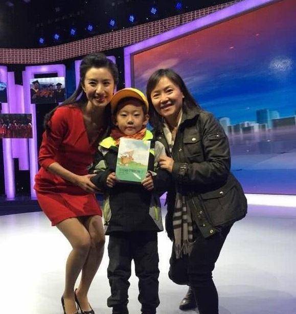 玉人主持冀玉华 一结业就被央视正式任命 如今41岁了还是独身‘米乐M6官方入口’(图9)
玉人主持冀玉华 一结业就被央视正式任命 如今41岁了还是独身‘米乐M6官方入口’(图9)