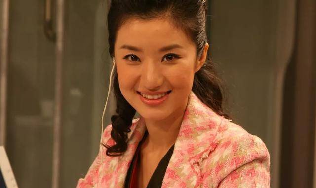 玉人主持冀玉华 一结业就被央视正式任命 如今41岁了还是独身‘米乐M6官方入口’(图14)
玉人主持冀玉华 一结业就被央视正式任命 如今41岁了还是独身‘米乐M6官方入口’(图14)