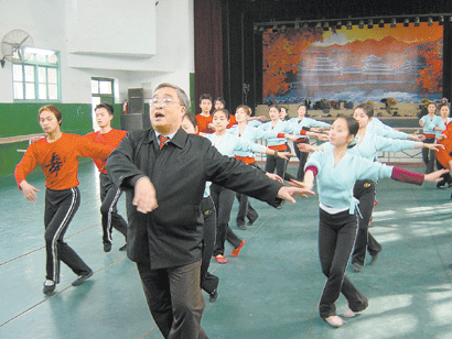 水花兄弟45分勇士险胜湖人 韦斯利16分林书豪15+4+2-m6最新官网(图1) 米乐M6