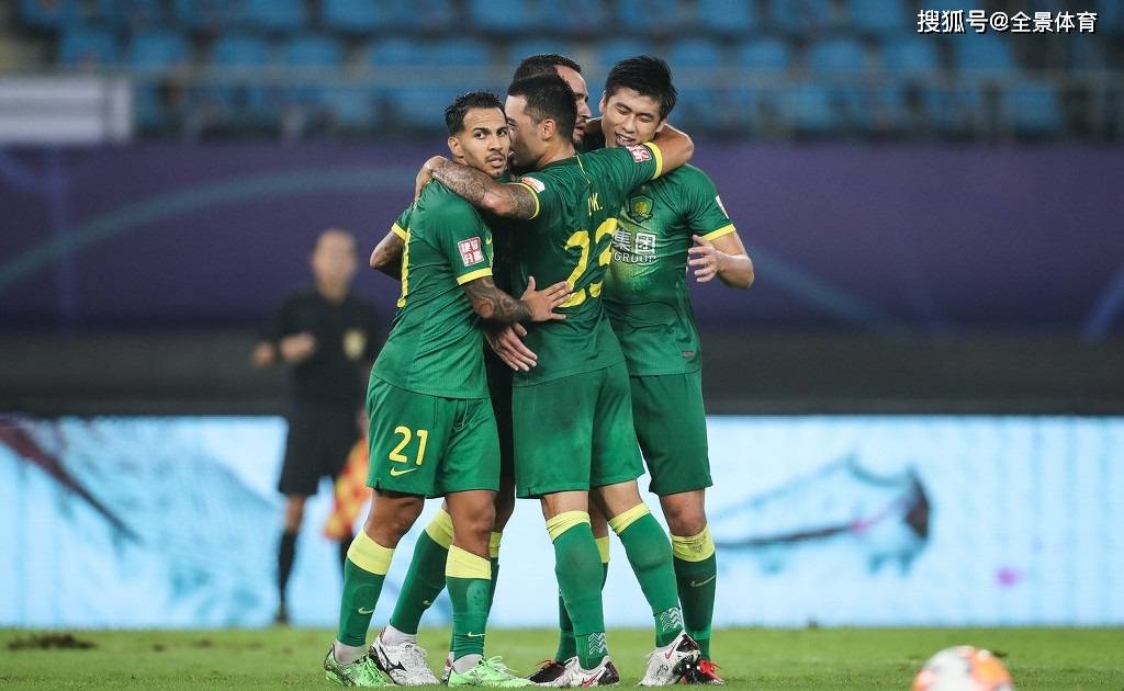 
中超最新积分榜：上港赢球锁定争冠组 国安补时连丢2球遭绝平！【m6最新官网】(图4)